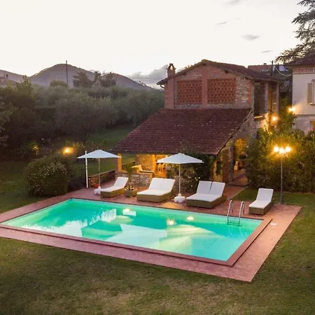 Clara, Luxury 5 Bedrooms Lakefront With Private Pool On The Lucca Hills