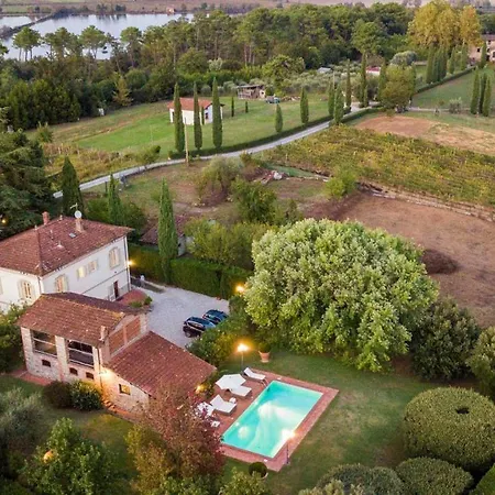 Clara, Luxury 5 Bedrooms Lakefront With Private Pool On The Lucca Hills