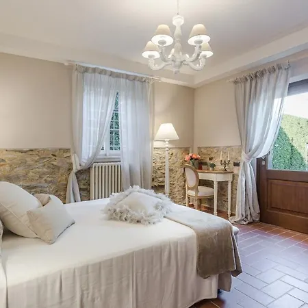 Clara, Luxury 5 Bedrooms Lakefront With Private Pool On The Lucca Hills Villa Capannori