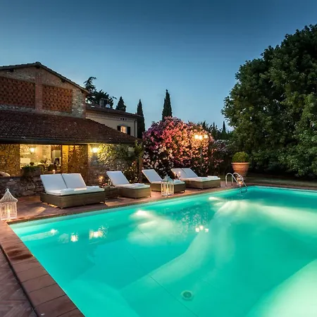 Clara, Luxury 5 Bedrooms Lakefront With Private Pool On The Lucca Hills